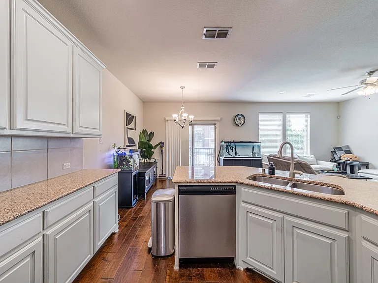 534 Alexandra Ave — Photo 5