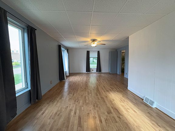 3rd image of 104 Tama St