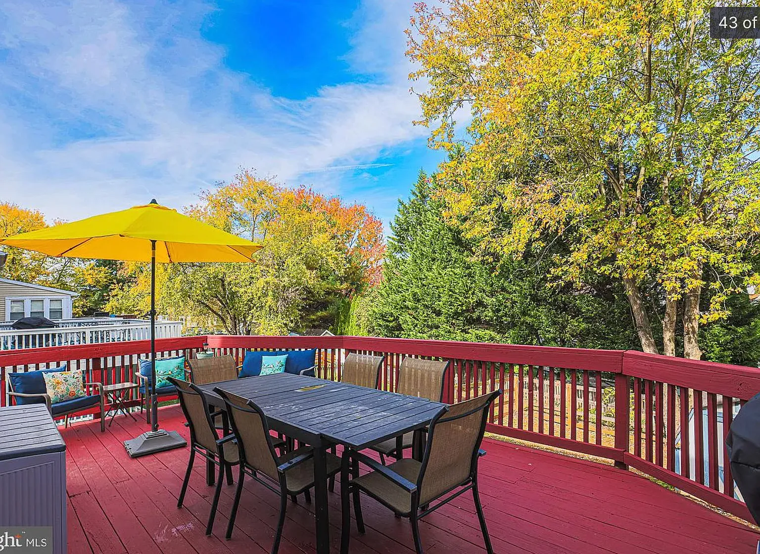 4 bed, 2.5 bath, 1580 sqft, $3,199 — Photo 2