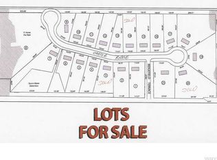 6803 Castle Rdg, Hamburg, NY 14075