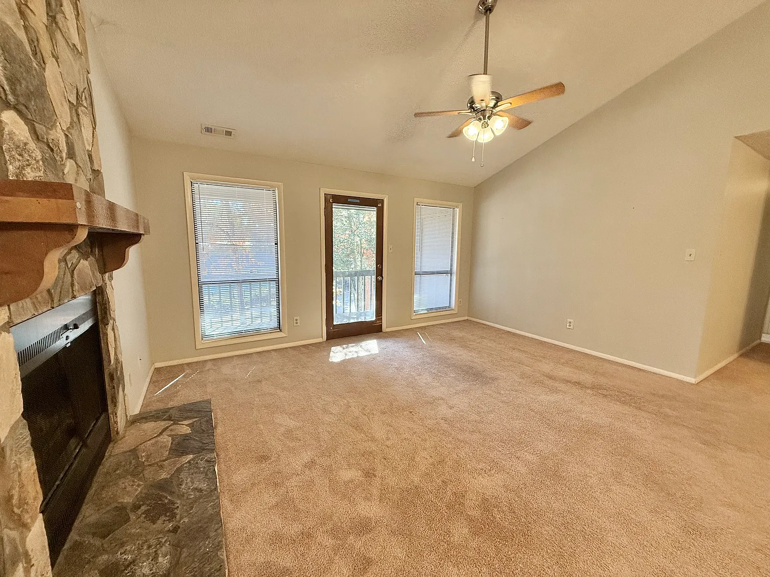 2 bed, 1063 sqft, $995 — Photo 3
