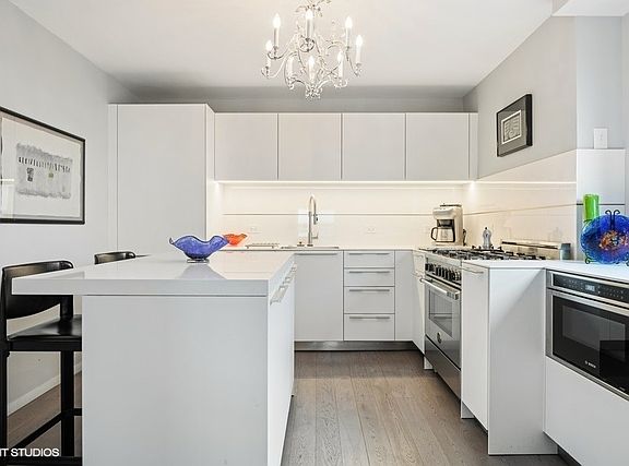 4th image of 3470 N Lake Shore Dr APT 10C