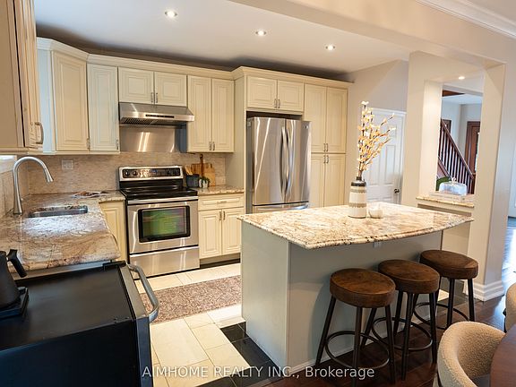 4th image of 128 Hopedale Ave