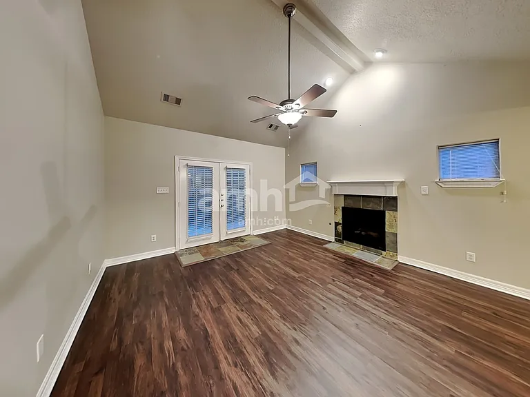 504 Forest Glen St — Photo 6