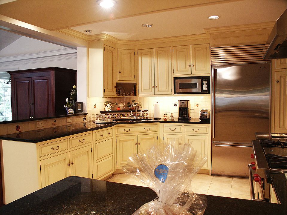 2nd image of 8 Bellwood Dr
