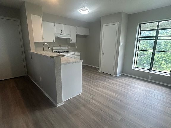 4th image of 706 Bracewood Cir APT C