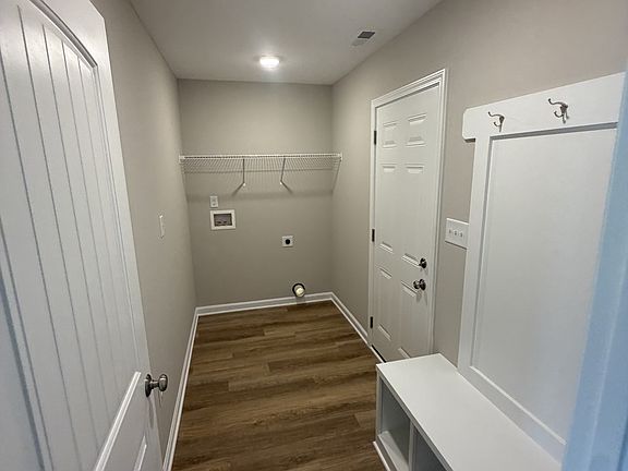 4th image of 833 Middleton Rd
