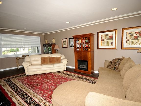 5th image of 389 Meisel Ave