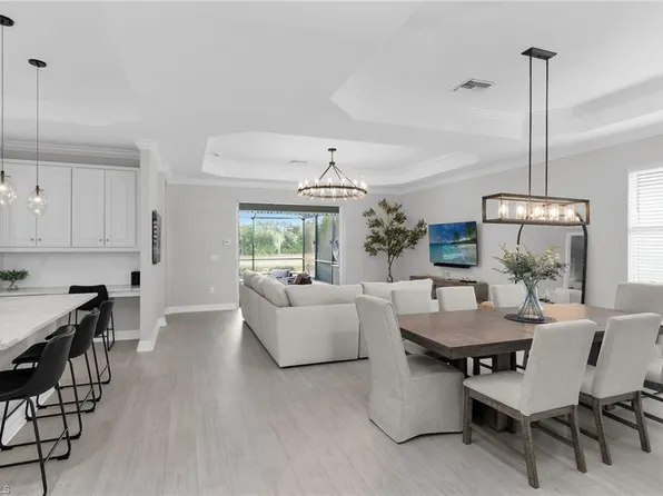 2926 Aviamar CIR, NAPLES, FL 34114