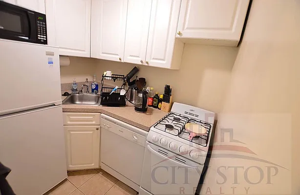 Rented by City Stop Realty | media 12