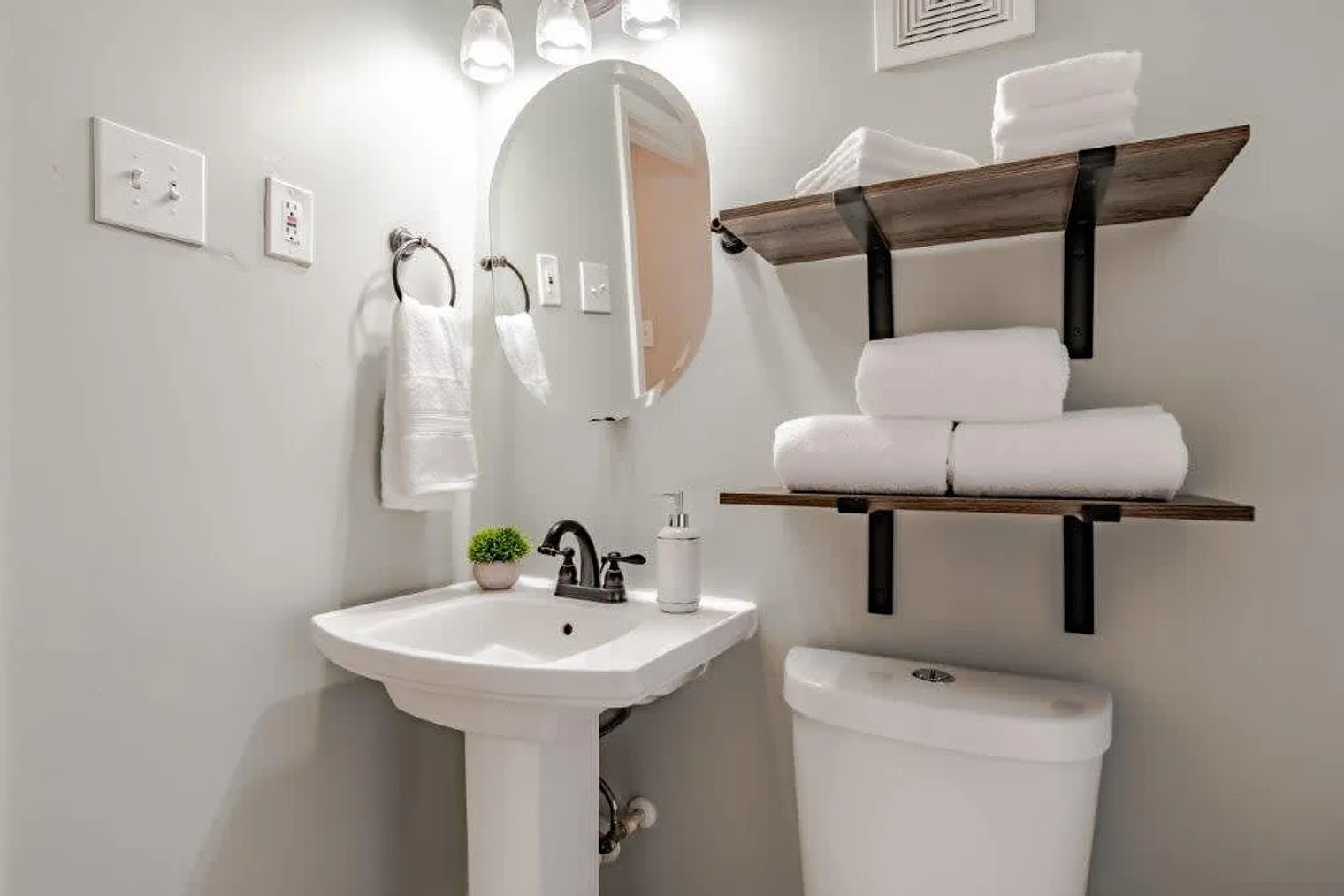 1 bed, 1.0 bath, 3756 sqft, $1,875 — Photo 3
