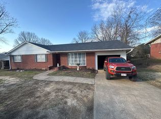 983 Skyline Dr, Jackson, TN 38301