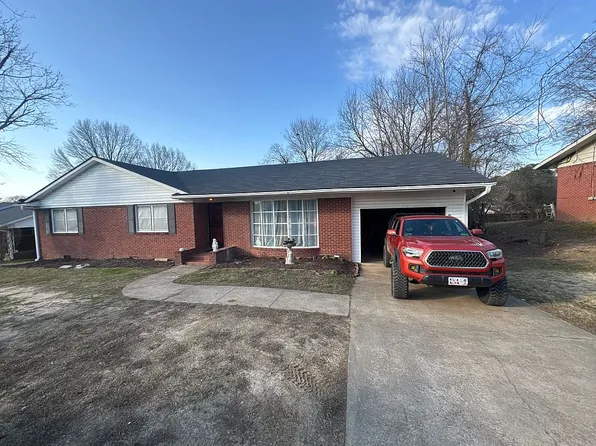 983 Skyline Dr, Jackson, TN 38301