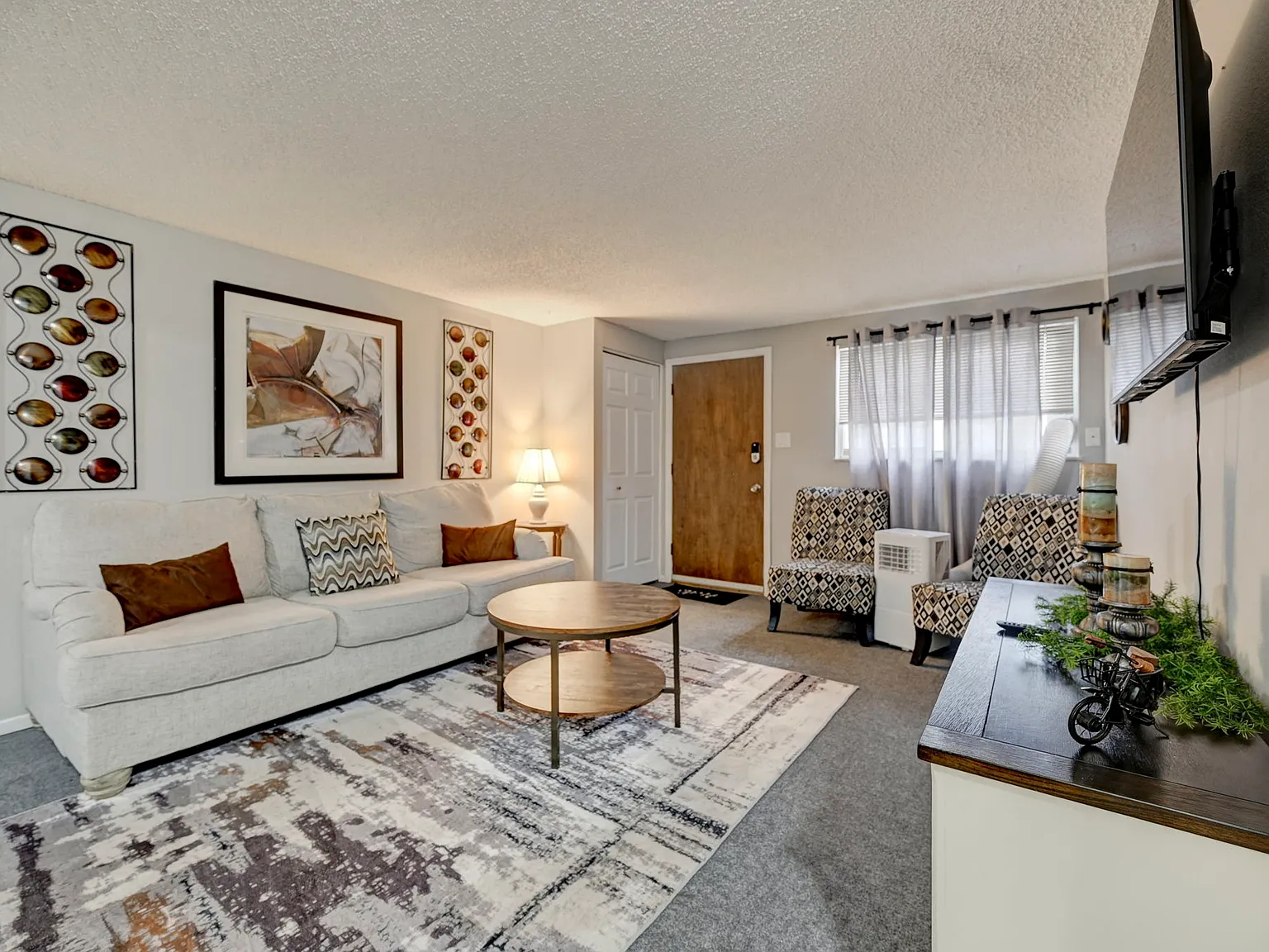 2 bed, $2,500 — Photo 2