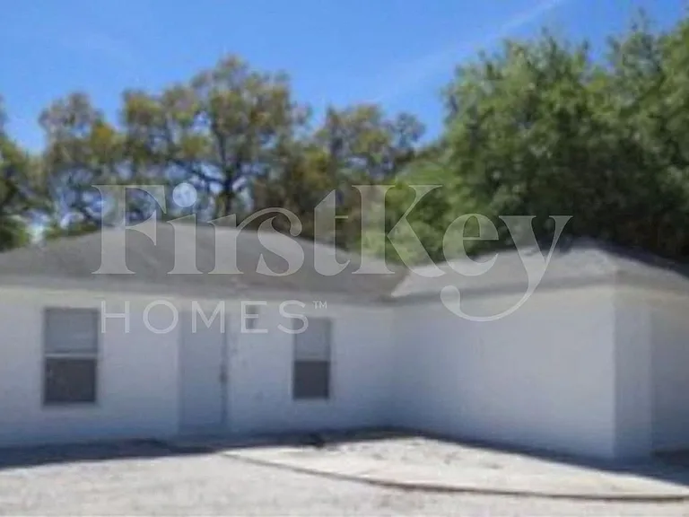 412 10th Ave E — Photo 1
