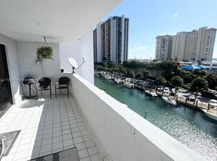 Crickett Clubhouse Condo, Miami, FL 33181
