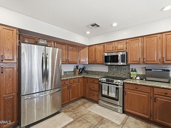 4th image of 2854 E MALLORY Street