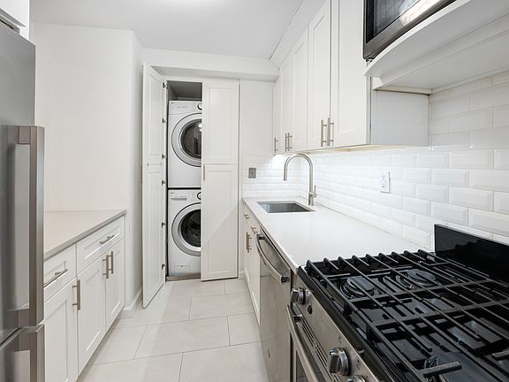 3rd image of 106 Central Park S APT 23I