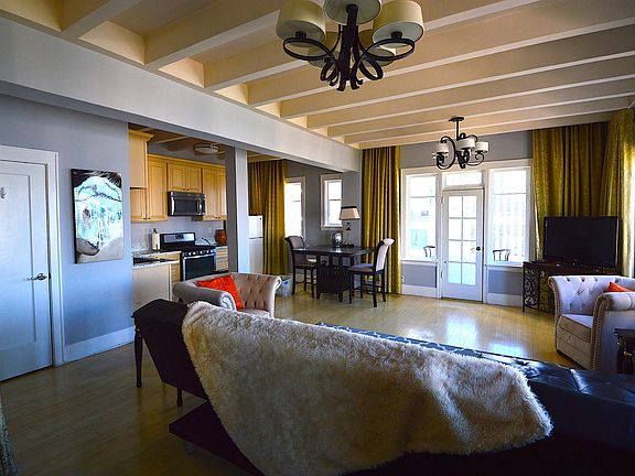 4th image of 360 W Ocean Blvd #902-1