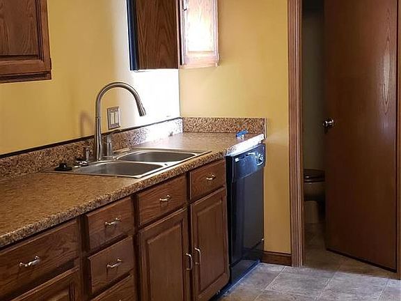 4th image of 201 Watersedge Dr APT D