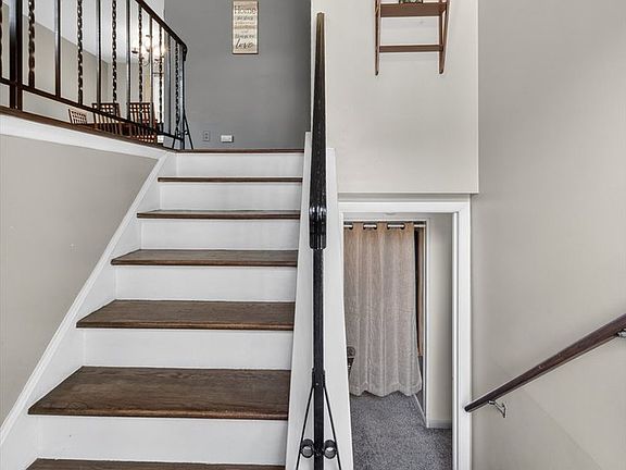 3rd image of 101 W Melody Ln