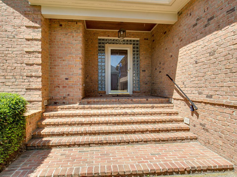 1st image of 917 Whiteheath Ct