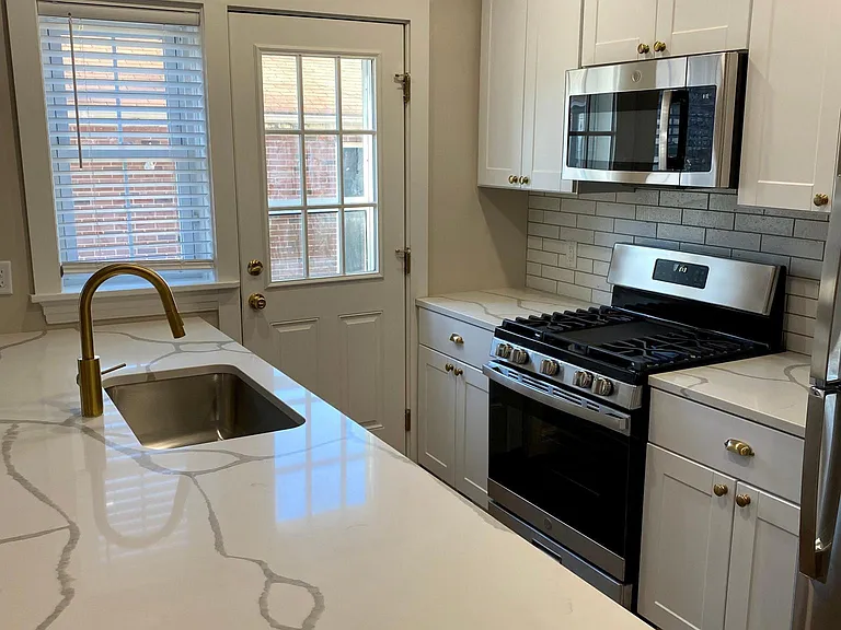 1031 Sanford Ave — Photo 6