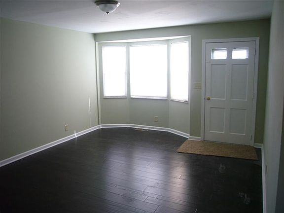 3rd image of 573 Palmerston Dr