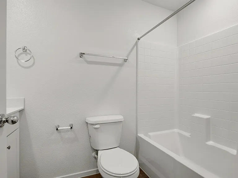 #GuardianRealty 503 Blue Ridge Cove Henderson Townhouse Rental guest bathroom_08062026