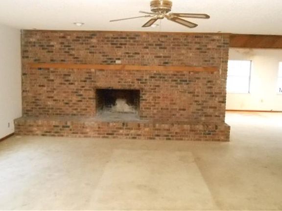 3rd image of 20 Lake Arrowhead Dr