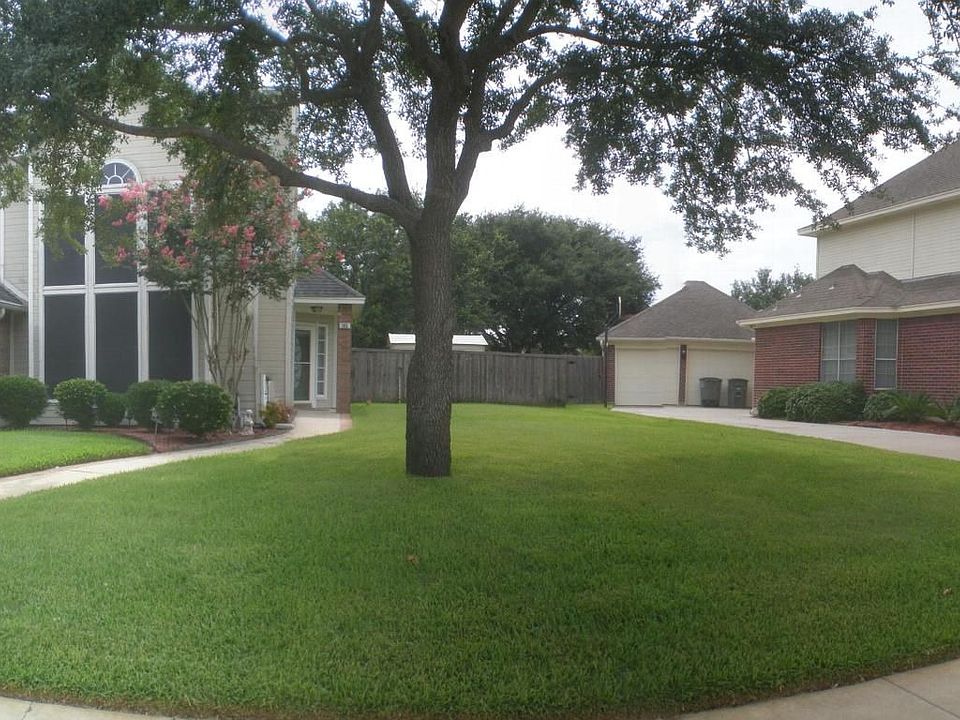 1st image of 105 Wade Dr