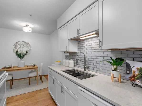 7412 W 22nd St APT 309, Minneapolis, MN 55426