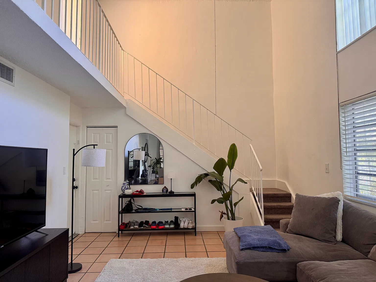 11 Edgewater Dr — Photo 3