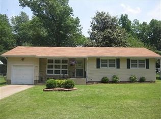 1932 S Newton Ave, Springfield, MO 65807