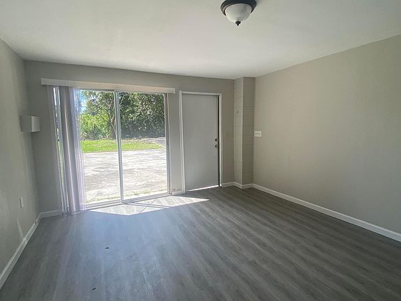 3rd image of 4950 Dean St