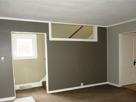 4th image of 839 1/2 W Maple Ln