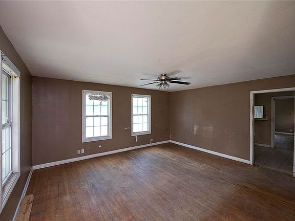 3rd image of 4937 Cosner Dr