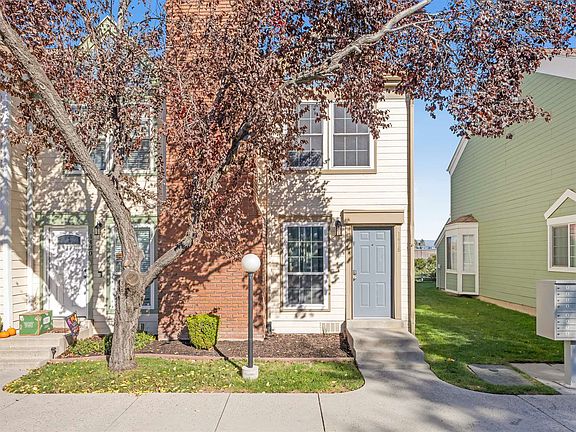 2nd image of 1418 W Beacon Hill Cir
