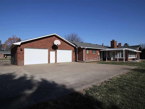 3rd image of 2544 Westmoreland Dr