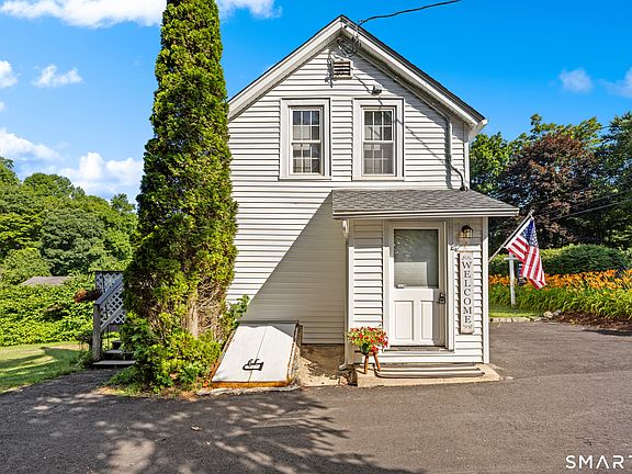 3rd image of 52 Pond Meadow Road
