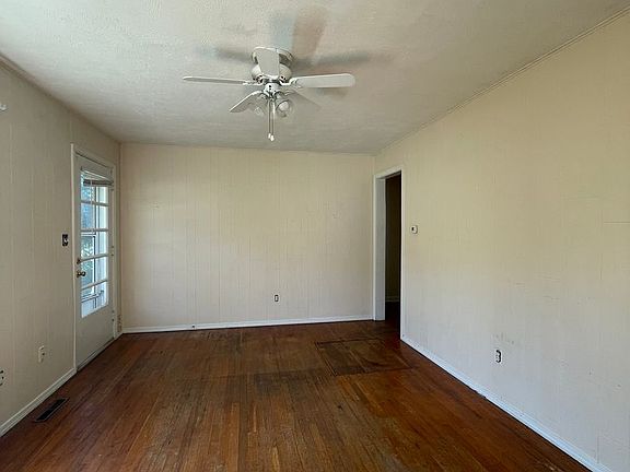 3rd image of 1619 E McDaniel St