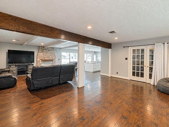 3rd image of 2118 Eagle Point Rd