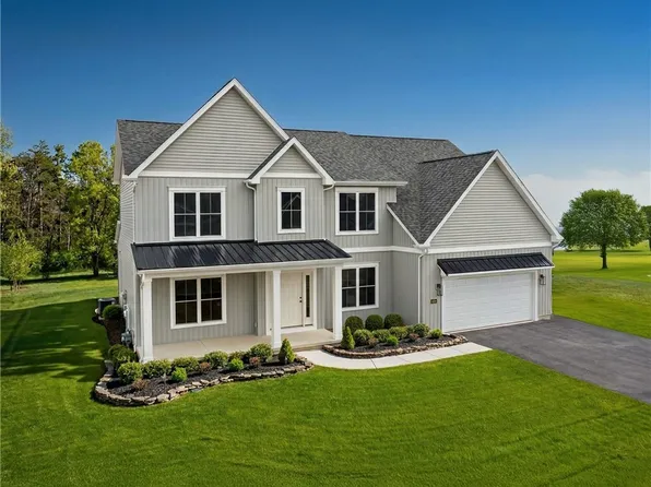 5676 Dorothy Cir, Clarence Center, NY 14032