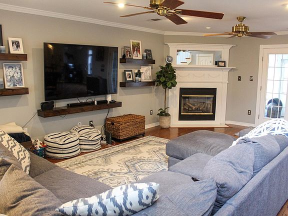 4th image of 2511 Brittany Ln