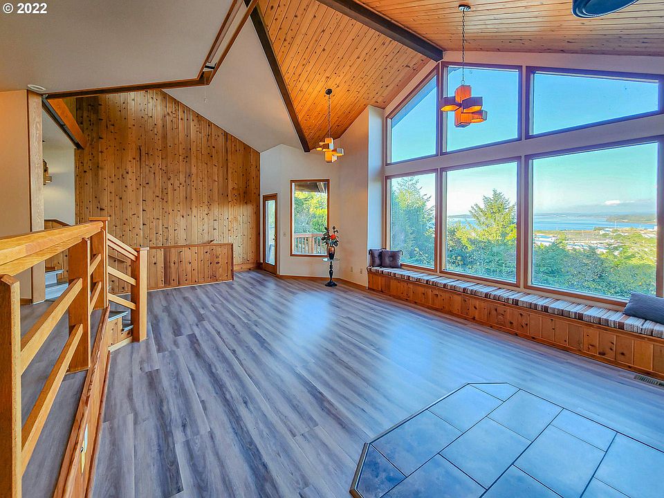 1st image of 63385 Crestwood Dr