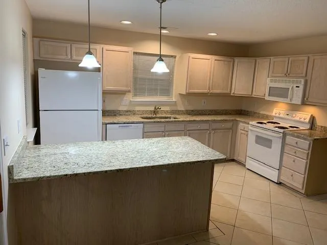 Kitchen with granite countertops - 3570 Evergreen Way #3570