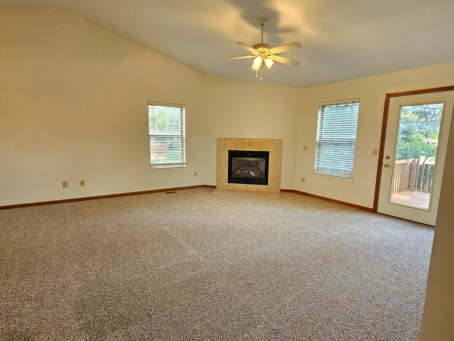 3 bed, 1692 sqft, $2,369 — Photo 4