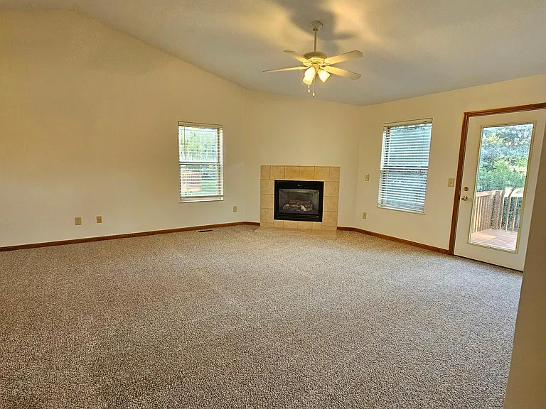 4476 Edgarton Dr — Photo 4