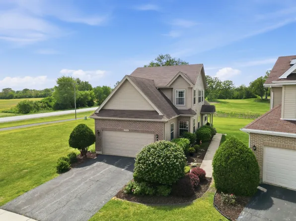 246 E Sunset Blvd, Beecher, IL 60401