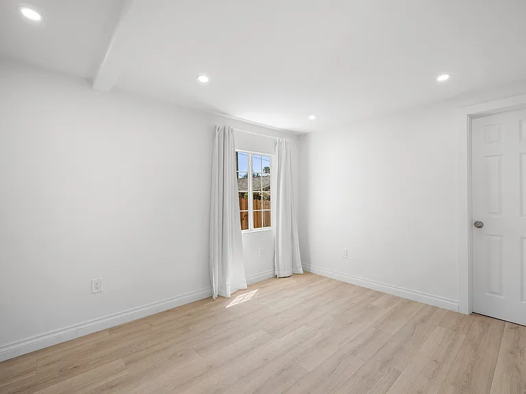 10607 Whitegate Ave — Photo 16
